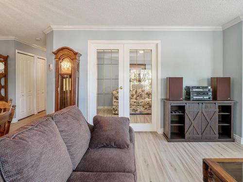 316 13450 114 Avenue, Edmonton, AB - Indoor Photo Showing Living Room