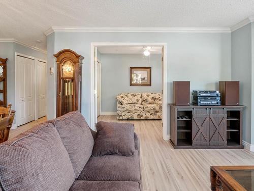 316 13450 114 Avenue, Edmonton, AB - Indoor Photo Showing Living Room