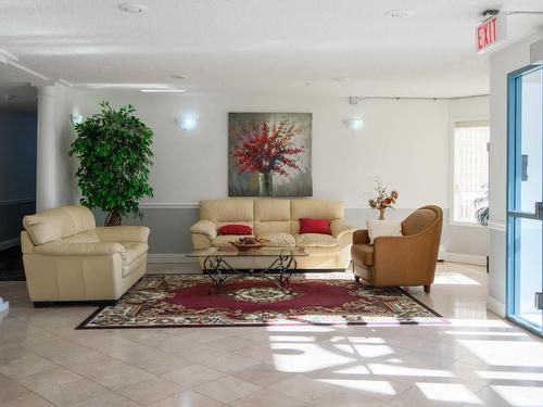 316 13450 114 Avenue, Edmonton, AB - Indoor Photo Showing Living Room