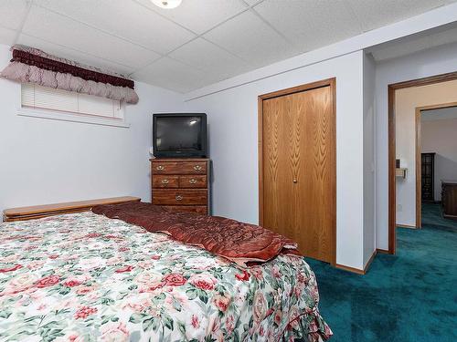 474062 A Highway 2A, Rural Wetaskiwin County, AB - Indoor Photo Showing Bedroom