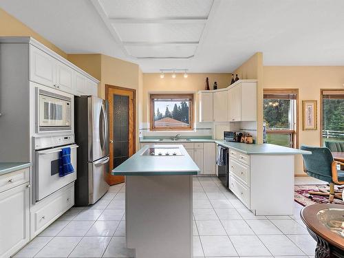 474062 A Highway 2A, Rural Wetaskiwin County, AB - Indoor Photo Showing Kitchen