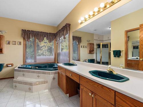 474062 A Highway 2A, Rural Wetaskiwin County, AB - Indoor Photo Showing Kitchen