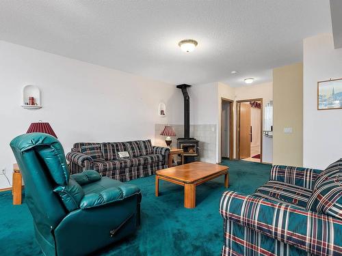 474062 A Highway 2A, Rural Wetaskiwin County, AB - Indoor Photo Showing Living Room