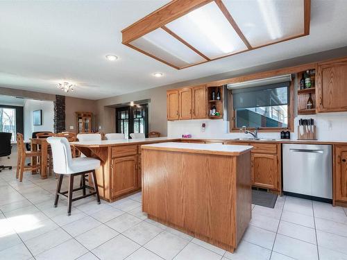 121 52514 Rge Rd 223, Rural Strathcona County, AB - Indoor Photo Showing Kitchen