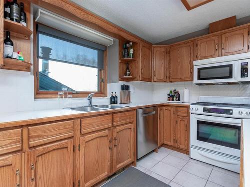 121 52514 Rge Rd 223, Rural Strathcona County, AB - Indoor Photo Showing Kitchen With Double Sink