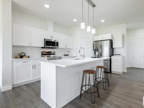 980 Daniels Loop, Edmonton, AB - Indoor Photo Showing Kitchen With Upgraded Kitchen