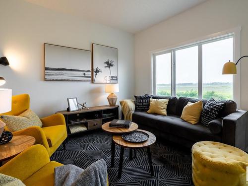 980 Daniels Loop, Edmonton, AB - Indoor Photo Showing Living Room