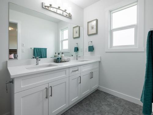 980 Daniels Loop, Edmonton, AB - Indoor Photo Showing Bathroom