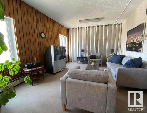 602 10135 116 Street, Edmonton, AB - Indoor Photo Showing Living Room