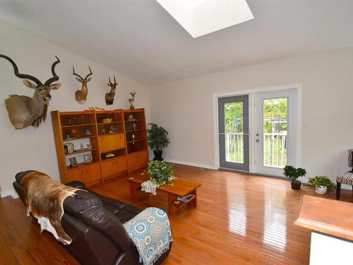 23 53301 Rge Road 32, Rural Parkland County, AB - Indoor Photo Showing Living Room