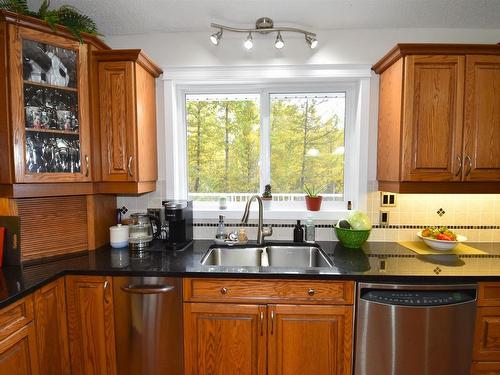 23 53301 Rge Road 32, Rural Parkland County, AB - Indoor Photo Showing Kitchen With Double Sink