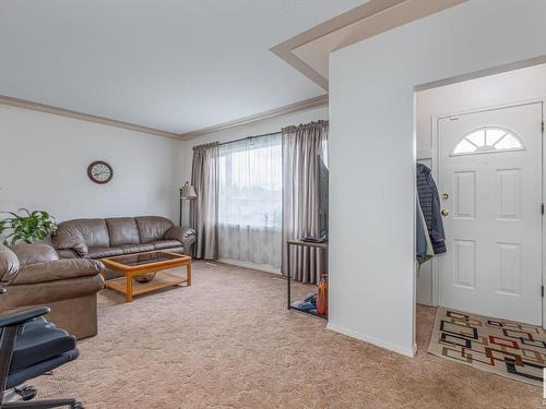 7607 128 Avenue, Edmonton, AB - Indoor Photo Showing Living Room