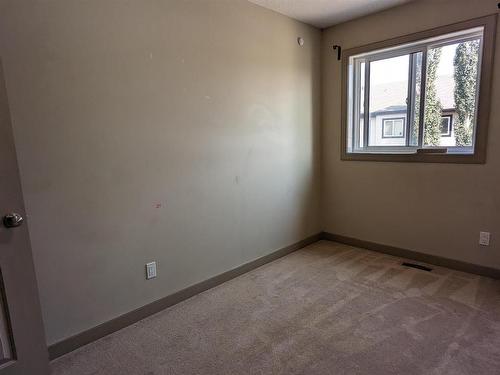 25 1820 34 Avenue, Edmonton, AB - Indoor Photo Showing Other Room