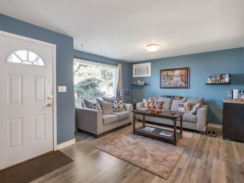 15745 106A Avenue, Edmonton, AB - Indoor Photo Showing Living Room