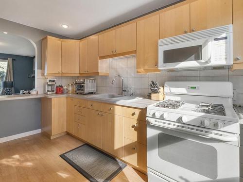 15745 106A Avenue, Edmonton, AB - Indoor Photo Showing Kitchen