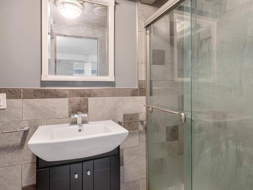 15745 106A Avenue, Edmonton, AB - Indoor Photo Showing Bathroom