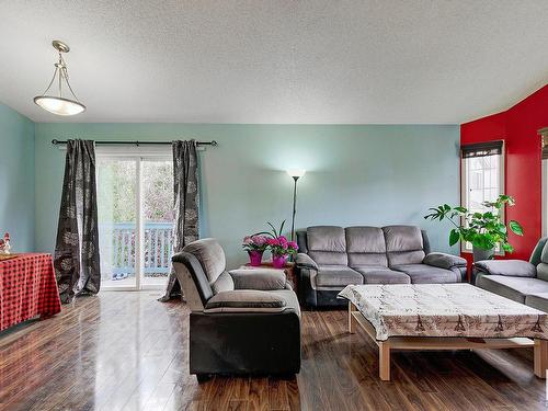 15037 135A St Nw, Edmonton, AB - Indoor Photo Showing Living Room