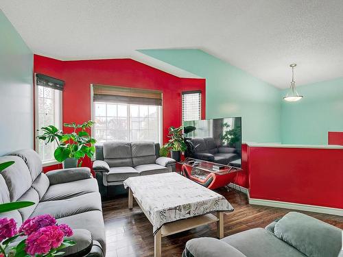 15037 135A St Nw, Edmonton, AB - Indoor Photo Showing Living Room