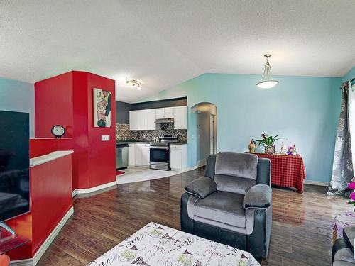 15037 135A St Nw, Edmonton, AB - Indoor Photo Showing Living Room