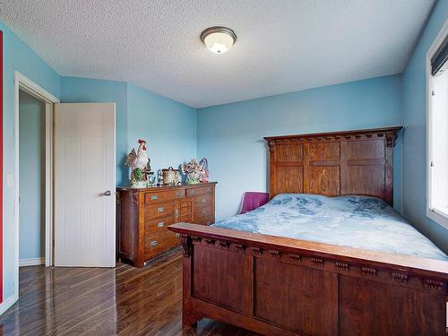 15037 135A St Nw, Edmonton, AB - Indoor Photo Showing Bedroom