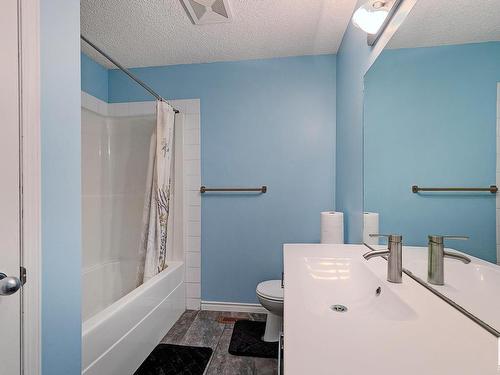 15037 135A St Nw, Edmonton, AB - Indoor Photo Showing Bathroom