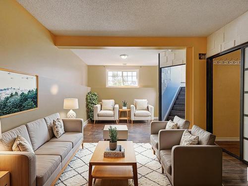 15037 135A St Nw, Edmonton, AB - Indoor Photo Showing Living Room