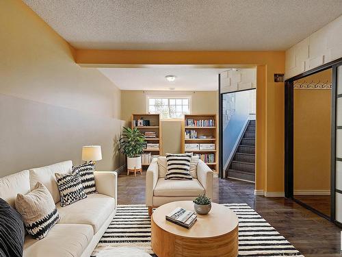 15037 135A St Nw, Edmonton, AB - Indoor Photo Showing Living Room