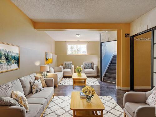 15037 135A St Nw, Edmonton, AB - Indoor Photo Showing Living Room