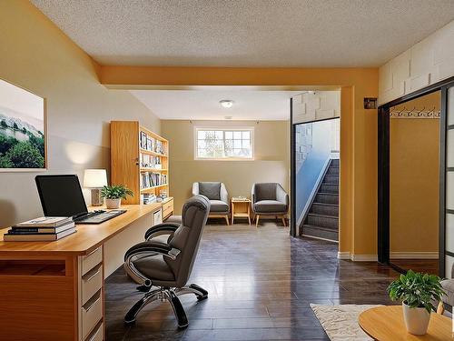 15037 135A St Nw, Edmonton, AB - Indoor Photo Showing Office