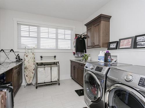 512 Hillcrest Point(E) Nw, Edmonton, AB - Indoor Photo Showing Laundry Room