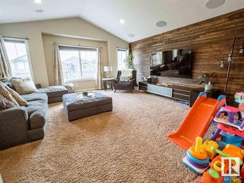 1618 Wates Close, Edmonton, AB - Indoor Photo Showing Living Room