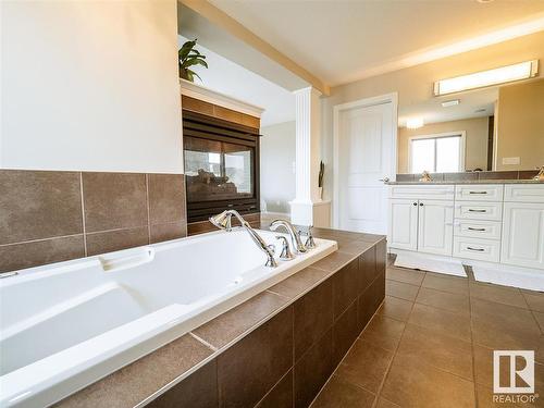 1618 Wates Close, Edmonton, AB - Indoor Photo Showing Bathroom