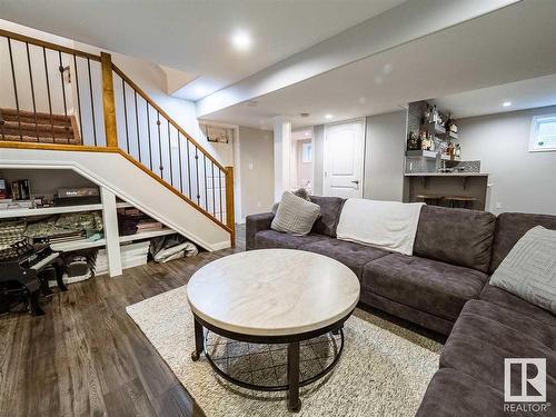 1618 Wates Close, Edmonton, AB - Indoor Photo Showing Living Room