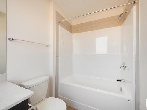 2452 Trumpeter Way, Edmonton, AB - Indoor Photo Showing Bathroom