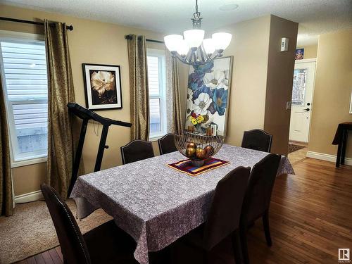 729 37A Avenue, Edmonton, AB - Indoor Photo Showing Dining Room