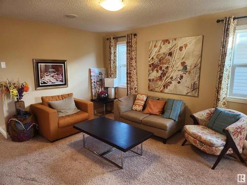 729 37A Avenue, Edmonton, AB - Indoor Photo Showing Living Room