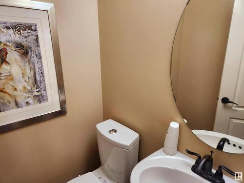 729 37A Avenue, Edmonton, AB - Indoor Photo Showing Bathroom