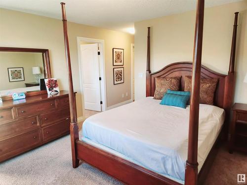 729 37A Avenue, Edmonton, AB - Indoor Photo Showing Bedroom