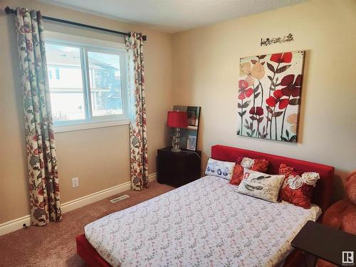 729 37A Avenue, Edmonton, AB - Indoor Photo Showing Bedroom