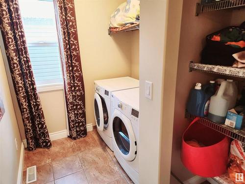 729 37A Avenue, Edmonton, AB - Indoor Photo Showing Laundry Room