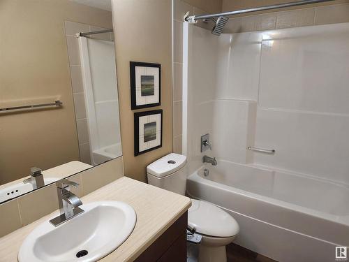 729 37A Avenue, Edmonton, AB - Indoor Photo Showing Bathroom