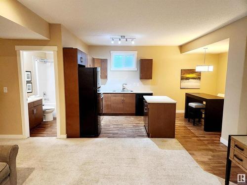 729 37A Avenue, Edmonton, AB - Indoor Photo Showing Kitchen