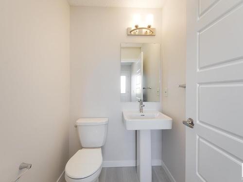 2454 Trumpeter Way, Edmonton, AB - Indoor Photo Showing Bathroom