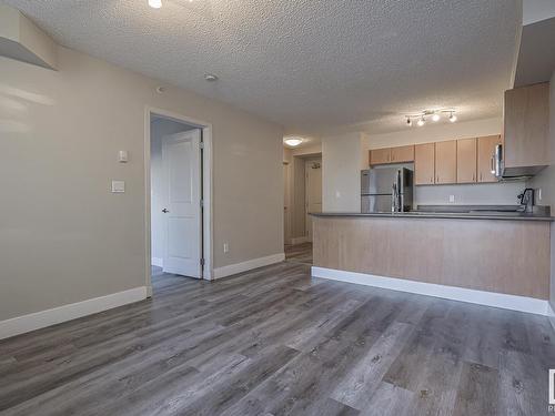 502 10180 104 Street Nw, Edmonton, AB - Indoor Photo Showing Kitchen