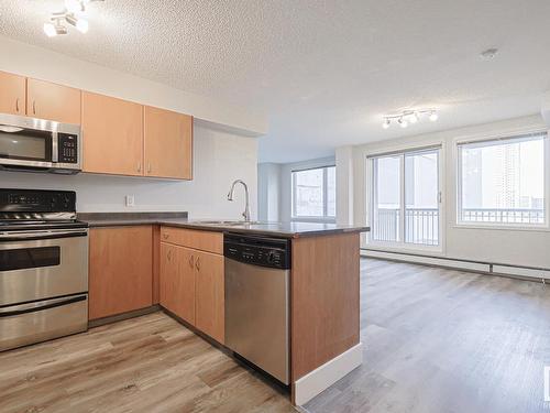 502 10180 104 Street Nw, Edmonton, AB - Indoor Photo Showing Kitchen