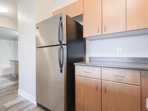 502 10180 104 Street Nw, Edmonton, AB - Indoor Photo Showing Kitchen