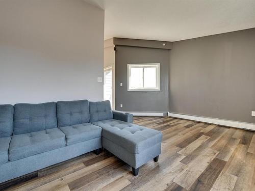 401 10710 116 Street, Edmonton, AB - Indoor Photo Showing Living Room