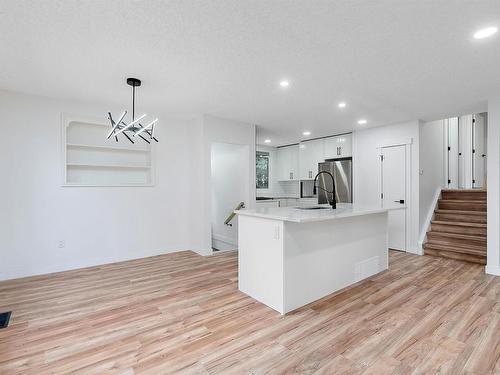 11435 46 Avenue, Edmonton, AB - Indoor Photo Showing Kitchen