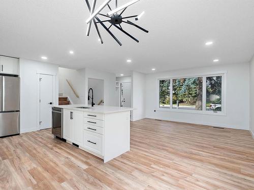 11435 46 Avenue, Edmonton, AB - Indoor Photo Showing Kitchen