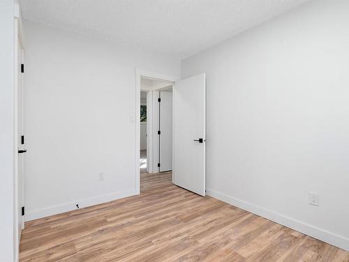 11435 46 Avenue, Edmonton, AB - Indoor Photo Showing Other Room